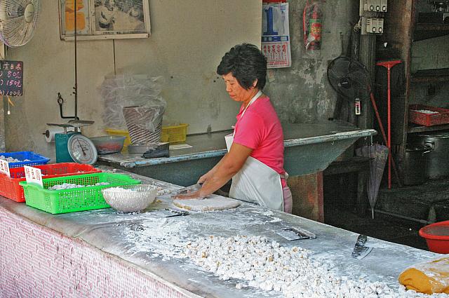 こちらでは粉圓を作成中…