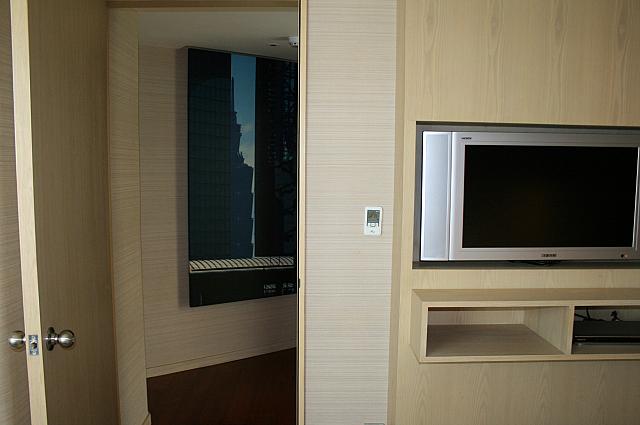 部屋の入口には小さなコーナーがあり、2重ドア仕様と言えます