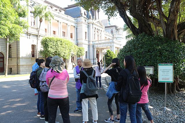 約30分毎にボランティアによるガイドがあります