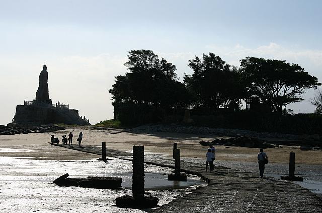 島へ歩いて渡ってみました