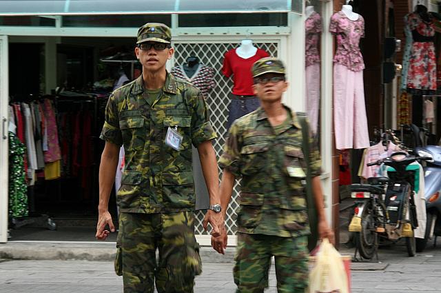兵隊さんがいました