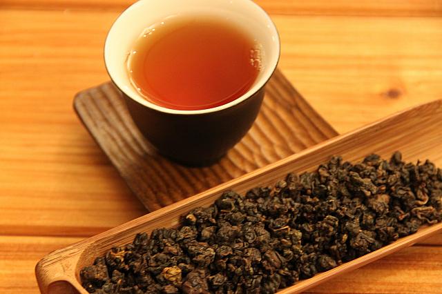 紅烏龍の茶葉とお茶