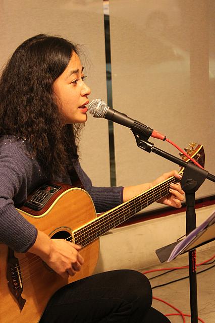 以前来た時には、金曲獎新人賞を受賞した「以莉．高露」さんのミニライブが開催されていました