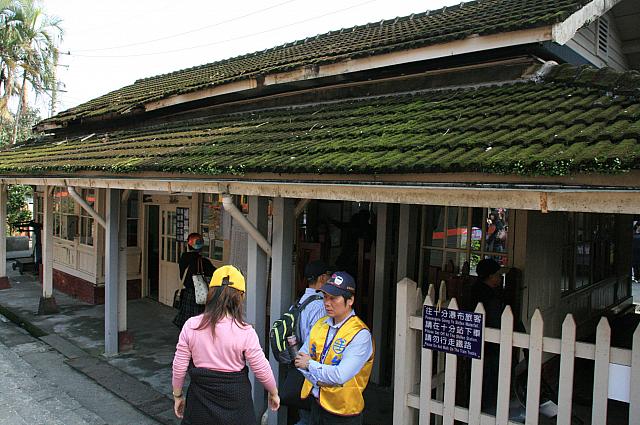 小さな木造駅舎