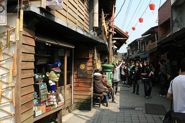 駅前の老街風景