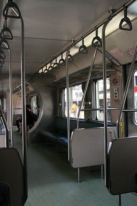 ローカル線の車内