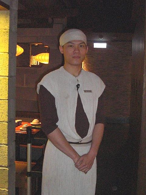 ナビたちのテーブルを担当してくれた黄さん。