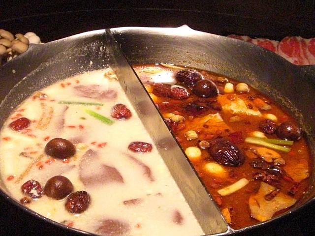 どちらにも漢方食材がいっぱい入っています。