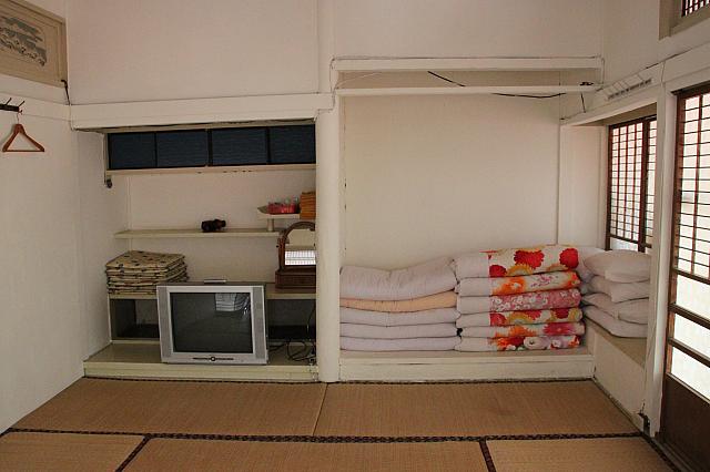 床の間にＴＶ、ふすまは取りはらいました