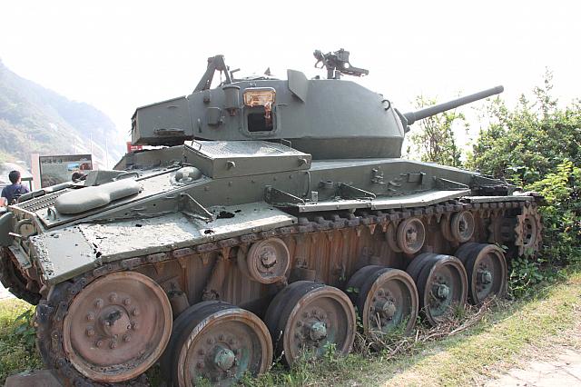 看板横には戦車が！