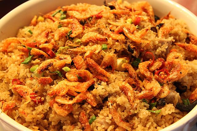 ピリ辛チャーハン。桜海老でシーフード風味に！