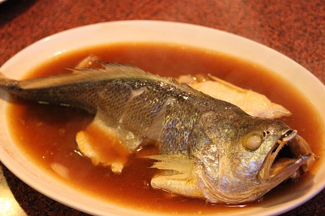 老酒で煮込んだスズキ