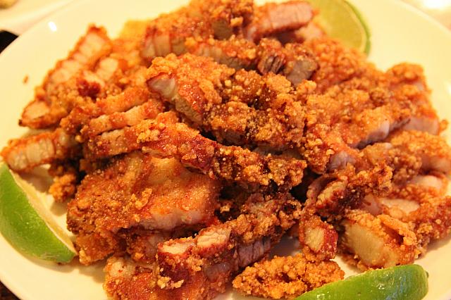 紅麹で揚げているだけでサクサク！！ライムをプラスすることで爽やかな味に！