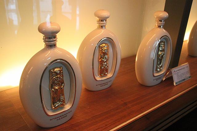 「金門風獅爺踁典紀念酒」容器が上品