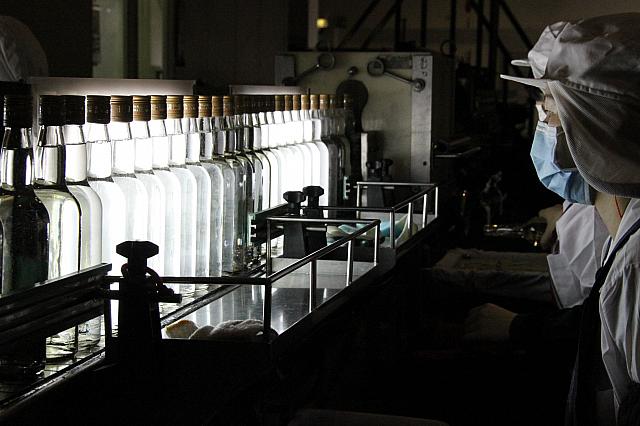 不純物がないか、人間の目でチェック