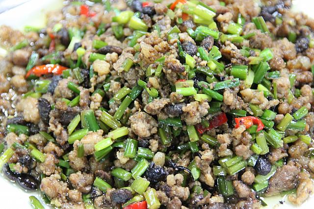 蒼蠅頭：四川料理。インパクト大なお名前ですが、これはニラと肉そぼろ等を炒めたお料理。濃厚なお味でご飯が進む！進む！！
