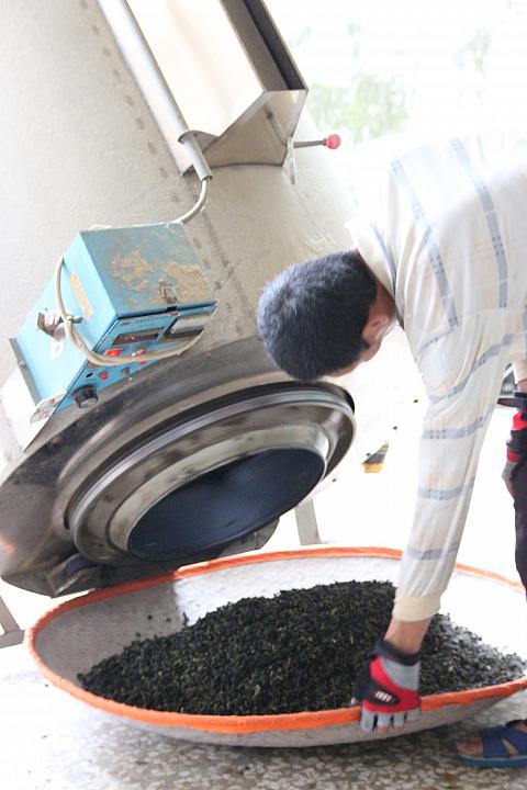 乾燥させた茶葉を