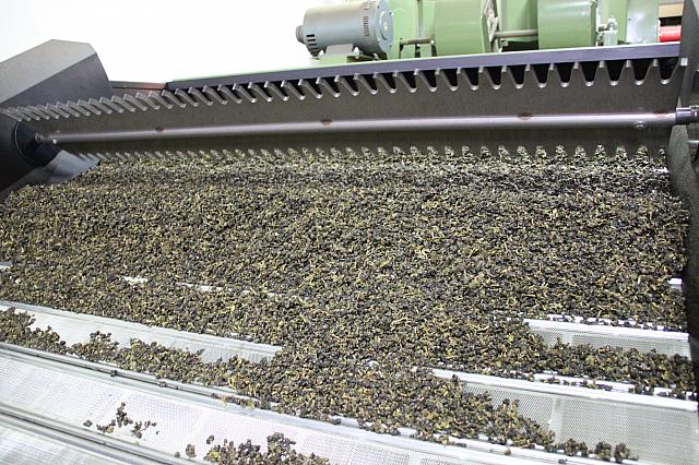 茶葉の水分を取り除く乾燥機