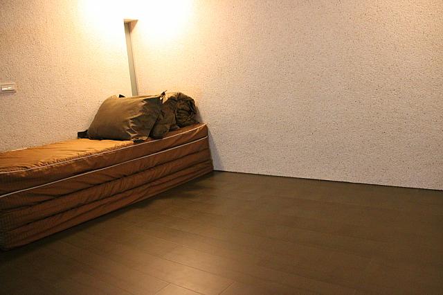 ロフトの上にも布団があります