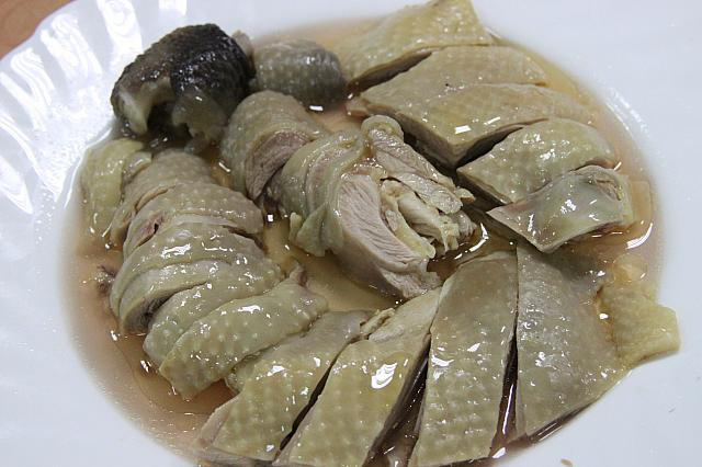 油鶏：お肉自体の味がぐっと詰まっているため、あえてあっさりとした味付け！
