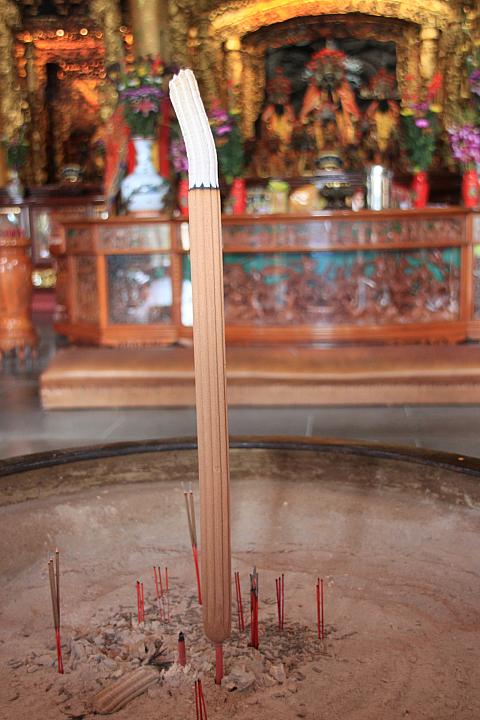 お香は1本です！