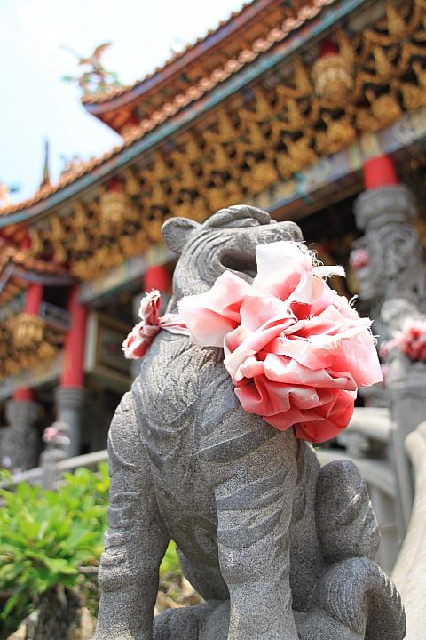 石の彫刻も細かく且ツルツル！