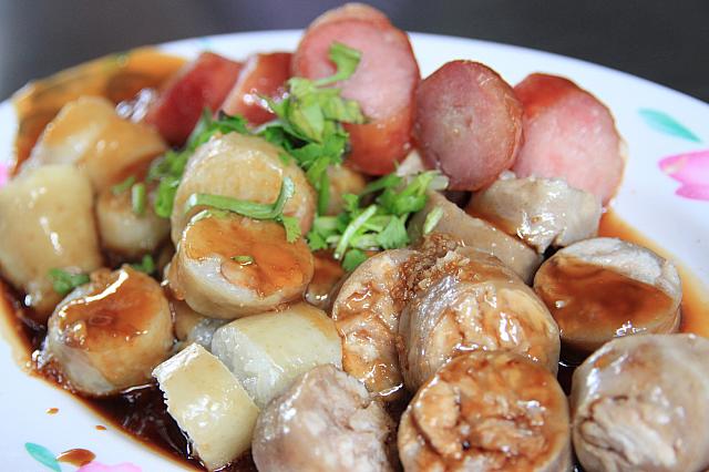 香腸・大腸・粉腸　一皿100元。注文する時に種類を指定できます