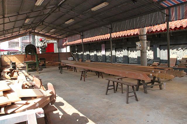 入り口左手には王船製作場があります