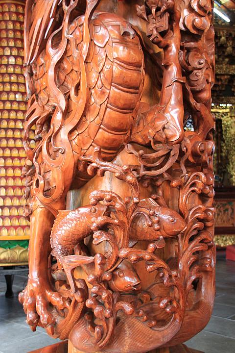 柱にも魚がたくさん！