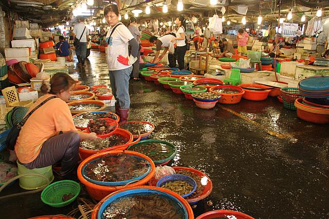 伝統的な売り方をしているお店もたくさん！