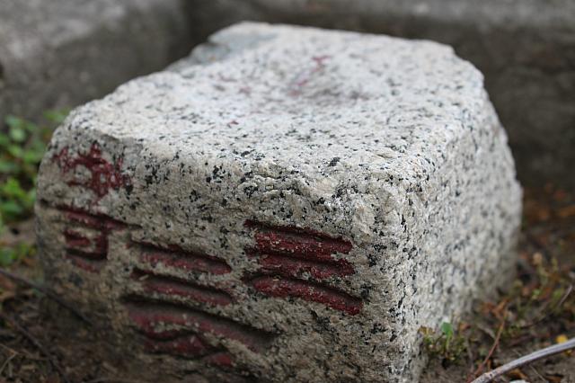 当時の測量の跡が残されていました