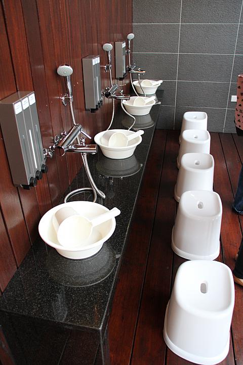 お風呂の横に洗い場