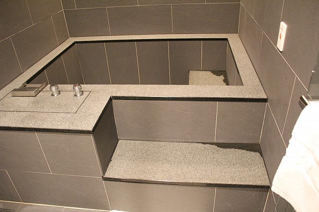 お風呂はさすがに広くて快適なんです