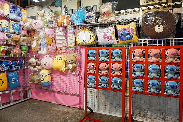 地元っ子は景品目当てが多し。ドデカぬいぐるみを持っている人とすれ違ったら…間違いないっ！