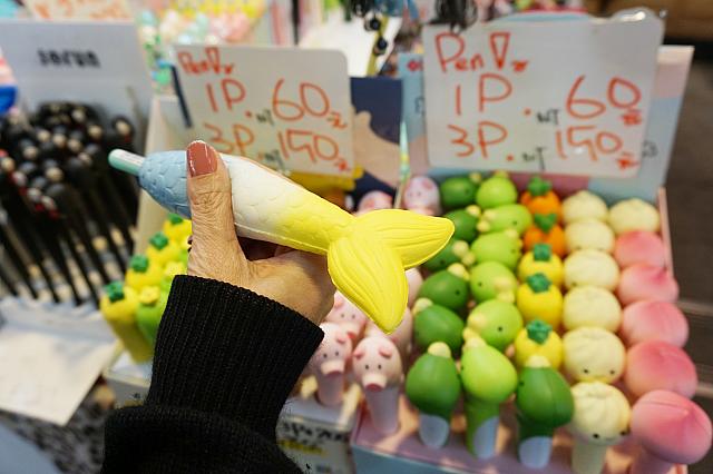 ぐにゅっと握ればあなたも虜！スクイーズのボールペンは1本60元、3本なら150元
