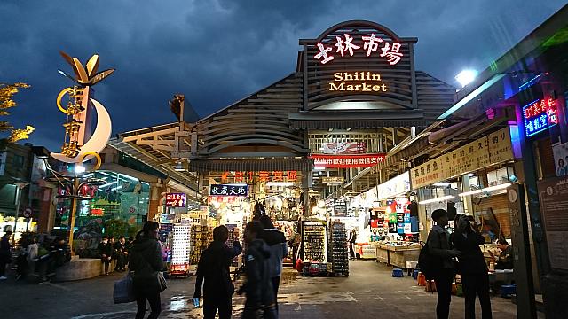 士林市場へ到着！