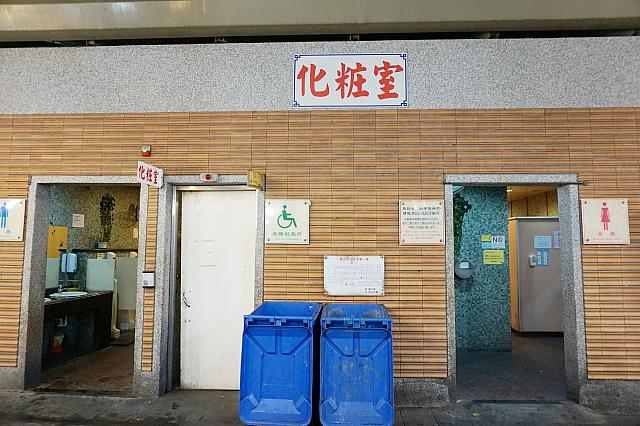 トイレは駅や士林市場ほか、道すがらのコンビニなどを利用しよう