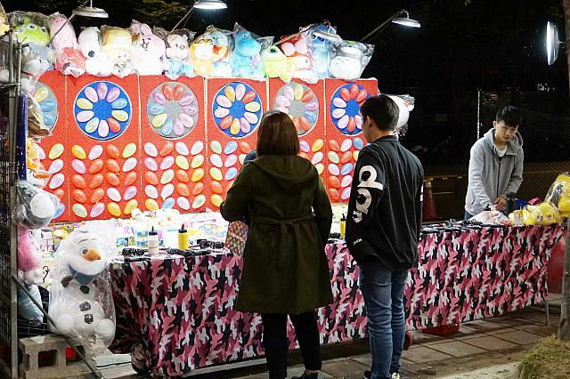 ひゃっほー♪思わず大人もやりたくなっちゃうゲーム屋台
