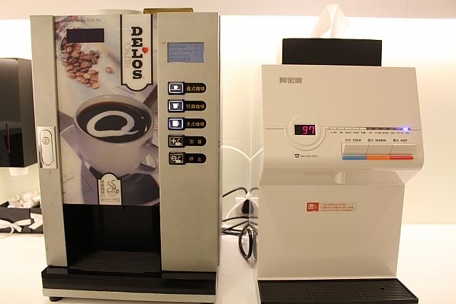 カフェマシーンと熱水器は自由に使って！
