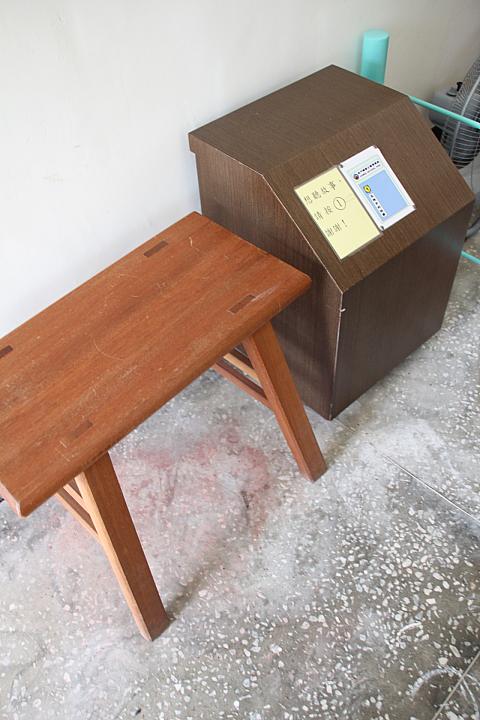 各部屋では椅子に座って慰安婦の物語が聞けるようになっています