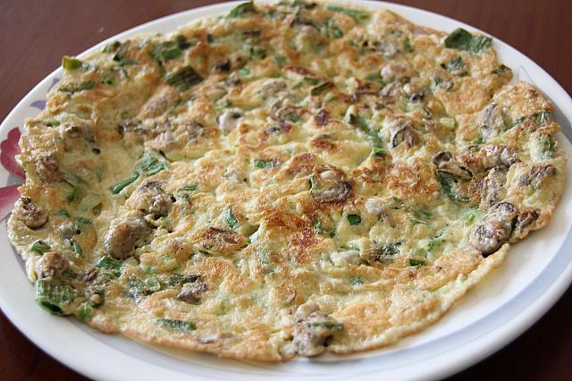 海蚵煎蛋は蚵仔煎のぶよぶよ感がなく、金門名物の牡蠣を卵で焼いたもの