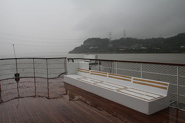 雨が降っていなかったらここに座って風を感じながらのクルージングも気持ち良さそう！