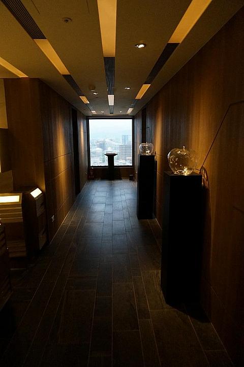 個室へと繋がる廊下