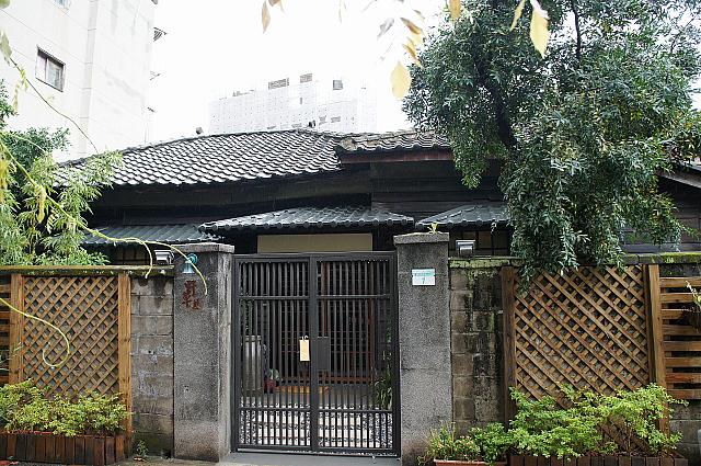 ただいまーと入りたくなるような門構え