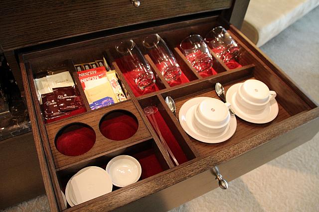 お茶4種とコーヒー、ミネラルウオーターは無料