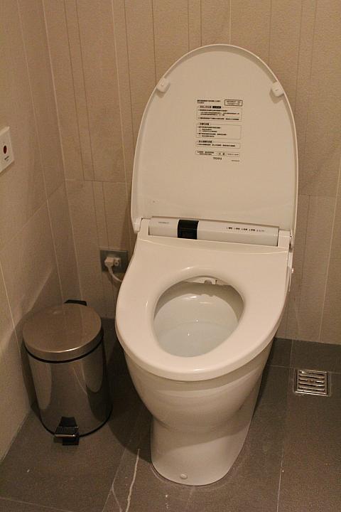 全館ウォシュレット完備！トイレットペーバーも流せます