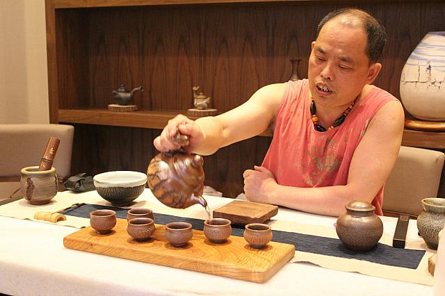 翁國珍さん自らお茶を入れてくれました♪