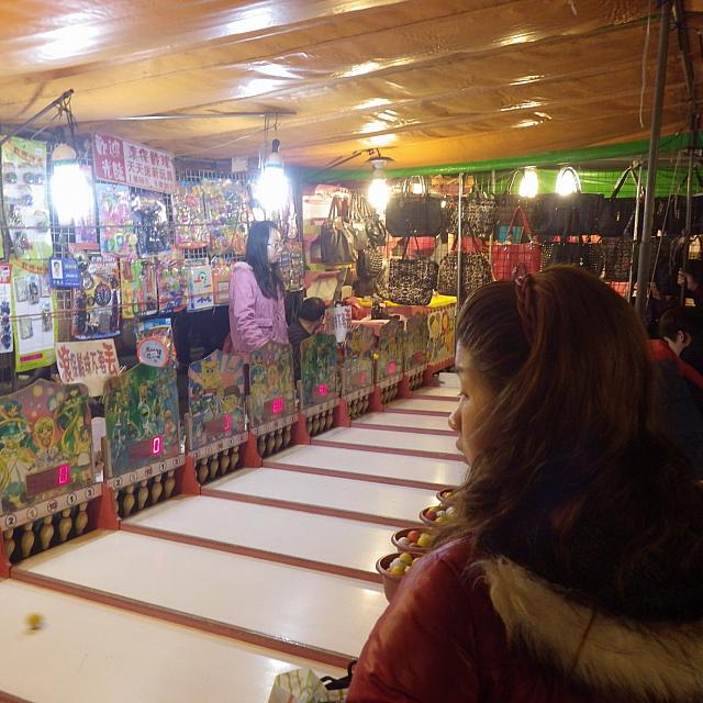 子供を連れた家族も遊びに来ます
