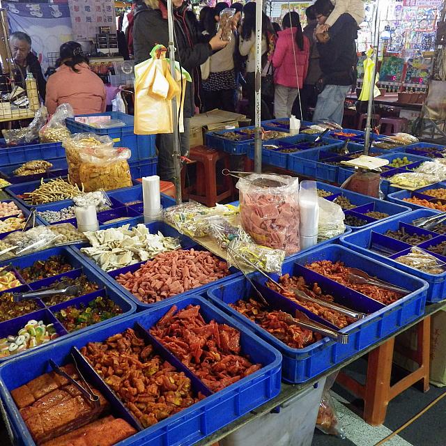 ここで台湾名物(？)の鶏足を食べられるかも？