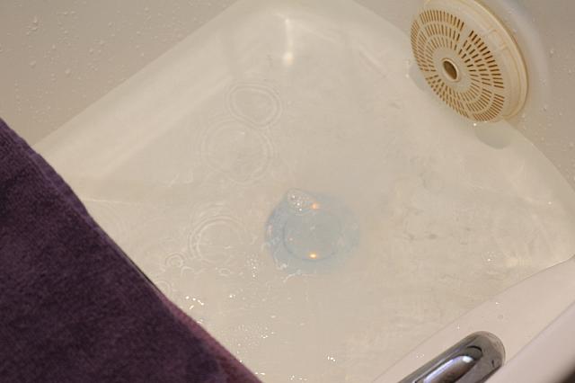 フットバスは「para spa」のオイルを垂らして…。さわやかな香りにリラックス～